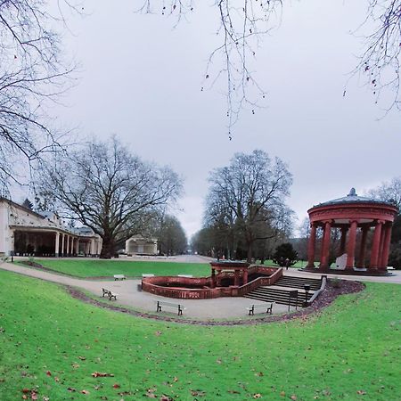 Von Privat, Grosses Zimmer Sehr Zentral In Bad Homburg Stadtmitte Bad Homburg vor der Hoehe Luaran gambar